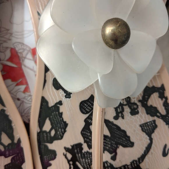 Sandals - Picture 10 of 11